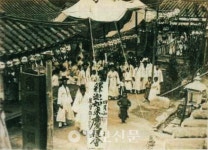 연등회 대미 장식했던 낙화법 기원 찾았다