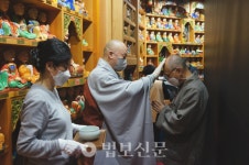 우리도 나한님처럼 굳건한 원력으로 정진합니다