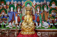 11. 여수 용문사 목조관음보살좌상