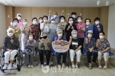 한솔종합사회복지관, 버섯키트로 어르신 마음 건강 지원