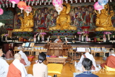 재단법인 부산동명불원, 장학금 및 자비의 쌀 전달