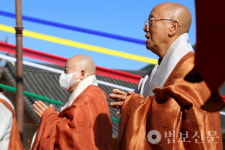 참선도량 남해 성담사, 평화통일 범종 울리며 대작불사 회향