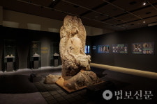 망치와 정으로 이룬 백제의 돌이 주는 감동