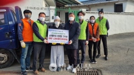 온기 가득한 겨울되시길…의성노인복지관, 저소득층에 연탄지원