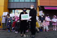 선재어린이집 원아들, 자선바자회로 기금 모아 양로원에 나눔