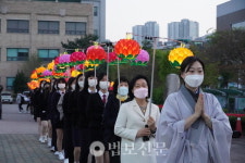 동대부속여자중고등학교, 전쟁 종식 기원하는 평화의 등 밝혀