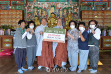 여수 향일암, 마을잔치로 주지 진산식 대신