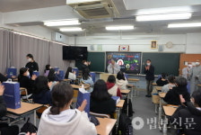 정광학원 스님들, 정광고 찾아 수능생 응원