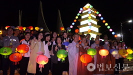 거제불교사원연, 서문삼거리 앞 봉축탑 점등식 봉행