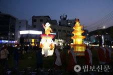 경남 통영불교사암연, 항남동 잔디광장 불기 2567년 봉축등 점등