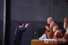 불도 부산서 1500여 명 함께 삼귀의계오계 수지하며 불자의 길 서원하다
