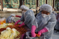서울 조계사, 정성으로 담은 김치 3000포기 소외이웃에 나눔
