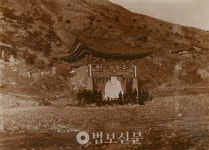 13. 서울 옥천암 마애보살좌상(보도각 백불)