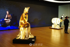 전통등으로 사로잡고 사찰음식으로 명상 체험