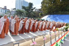 대행 스님 유지 받들어 전법에 진력하자