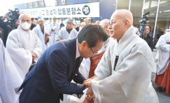 진우 스님, 무안 분향소 조문 모든 방법 강구해 지원하겠다