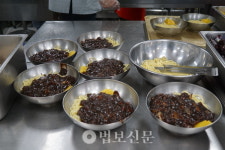 정성 담긴 짜장면 드시고 건강하세요…아름다운동행, 찾아가는 짜장공양 진행