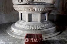 12. 경주 안계리 석조여래좌상