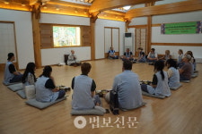 종교 떠나 평안함 얻고 가요…주한 외국대사, 화계사 템플스테이 참가