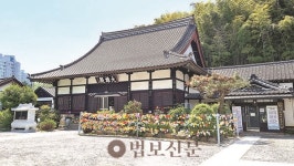 일제강점기 아픔 품은 군산 동국사 봉황이 깃든 사찰 서천 봉서사 기도