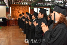 전도사로 거듭난 졸업생들의 앞날을 축원