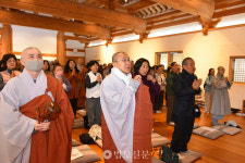 청소년도 읽기 쉽게 풀어쓴 화엄경, 남원 실상사서 봉정