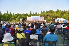 자비의 연등 물결로 밝힌 익산 상생과 화합의 정토세상 서원
