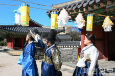 [사진뉴스]필리핀에서 여행 왔어요...한복입고 제주목관아 찾은 관광객들