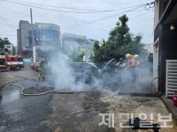 남원읍서 주차된 전기차에 연기, 이동식 수조 투입