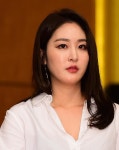 아일릿 미니, 신아영 아나운서와 함께한 쇼케이스