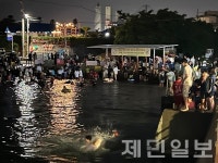 열대야에 잠 못 이루는 밤…용천수 북새통