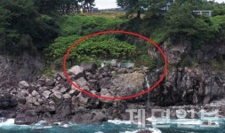 올레 7코스 구간 해안 절벽 불법 움막 거주 시설 강제 철거 