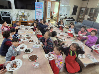 대한노인회 제주시지회, 세대통합 솔방울딸기초코케익 만들기