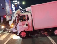 제주시 아라1동 교차로서 1t 트럭·승용차 충돌