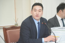 제주도의회, 전세버스·관광개발 동시 도마