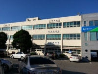 무안군청 건물외벽 안내판 눈길···민원인 위한 군정 돋보여