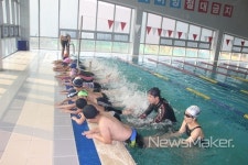 하동군, 겨울방학 초등생 수영교실 참가자 모집