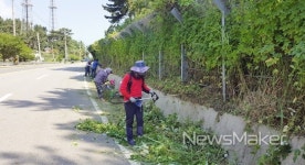 여수시 돌산읍, 깨끗한 도로환경 제공 풀베기 작업