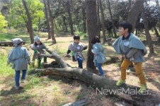 광주 남구 마법사 복장 입고 숲에서 마음껏 뛰놉니다