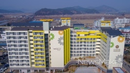 장성 공공실버주택 누리타운 1주년..어르신 웃음꽃 활짝