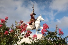 의령 관문 곽재우장군 동상 주변 백일홍 활짝