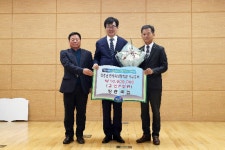 장흥군 농·축협, 지역인재 장학금 기부에 앞장