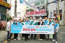 홍남표 창원특례시장, 재활용품 적체 현장 찾아 수거 작업도 참여