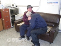 형님… 25년만에 눈물의 상봉