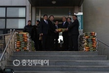 태안 근흥면 새마을지도자 쌀 전달