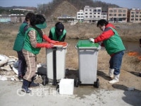 충주 대소면새마을협의회 대학가 봄맞이 청소