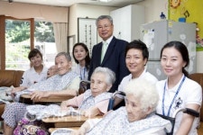 불황 아랑곳하지 않는 기부 … 수십년 사랑의 울타리 건설