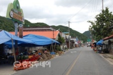 꼬불꼬불 꼬부랑길 따라 두런두런 펼쳐지는 추억