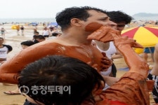 올여름 태안서 황톳빛 추억 … 1회 바다황토축제 개최