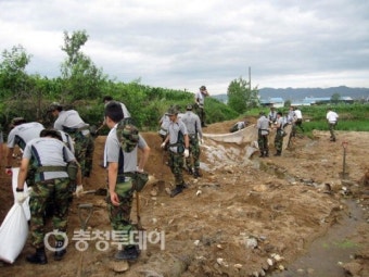 육군 3105부대 3대대 수해복구 구슬땀